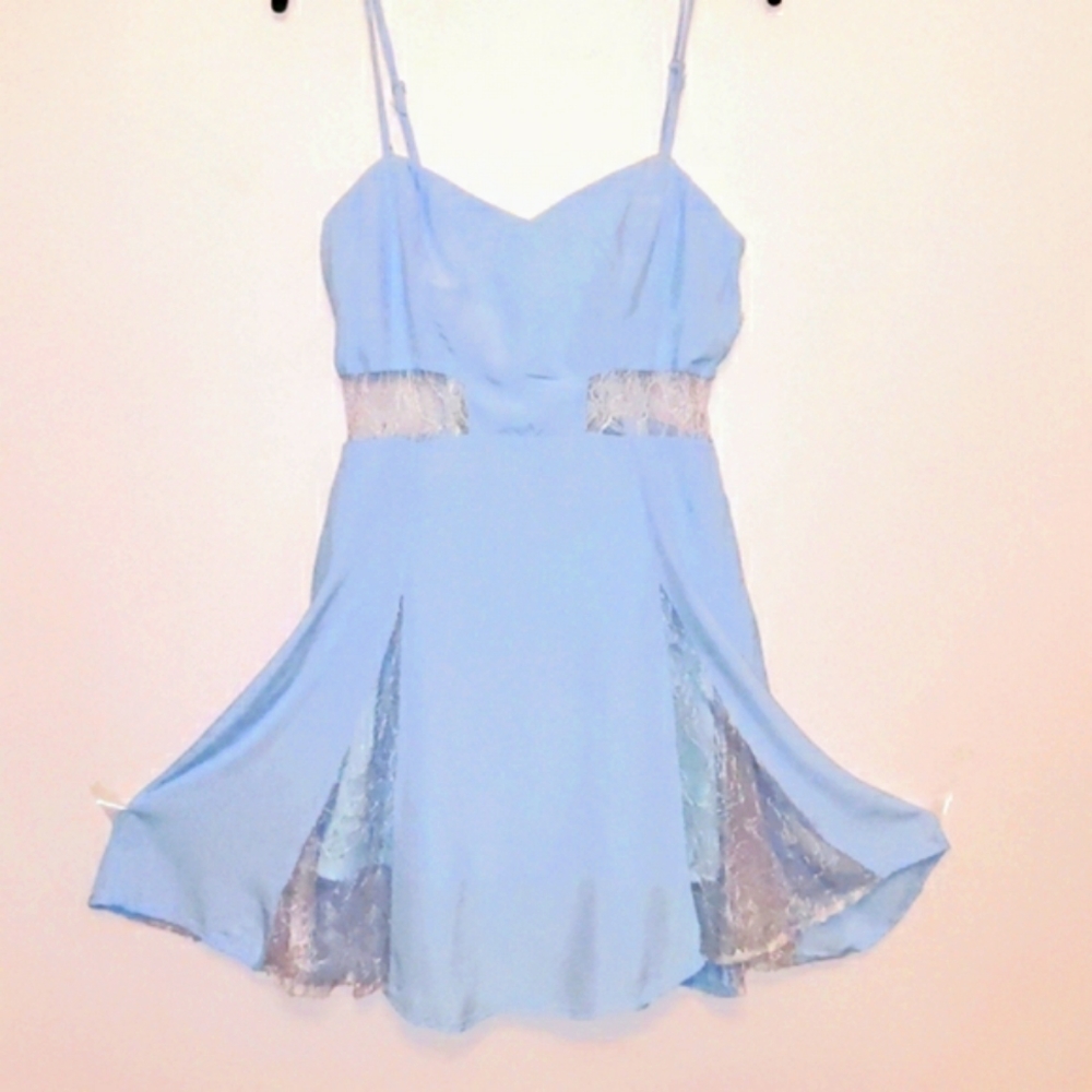 Lush delicate sundress - Picture 2 of 5